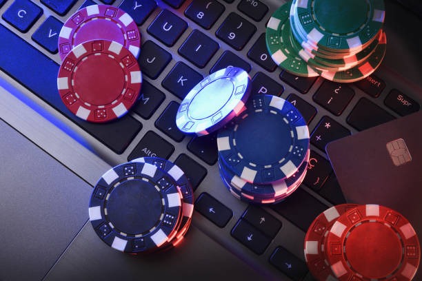 Crash game interface showing cash-out button and multiplier